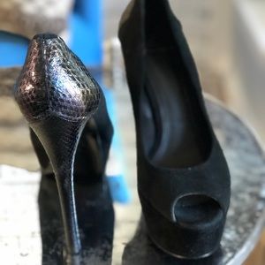 Brian Atwood platform pumps